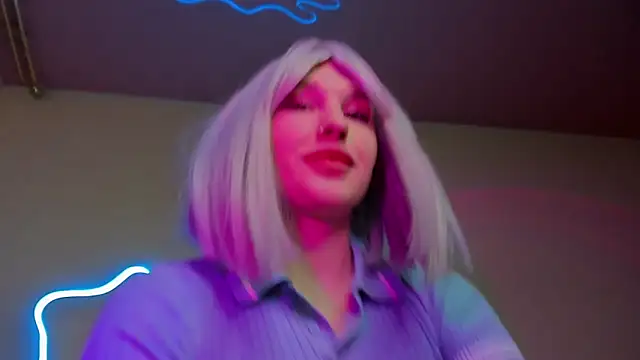 Snapshot of EvelinaLuu chatting on 03/23/25, 07:31 EvelinaLuu online show from 03/23/25, 07:31