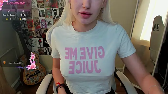 Snapshot of EvelinaLuu chatting on 06/23/26, 01:03 EvelinaLuu online show from 06/23/26, 01:03