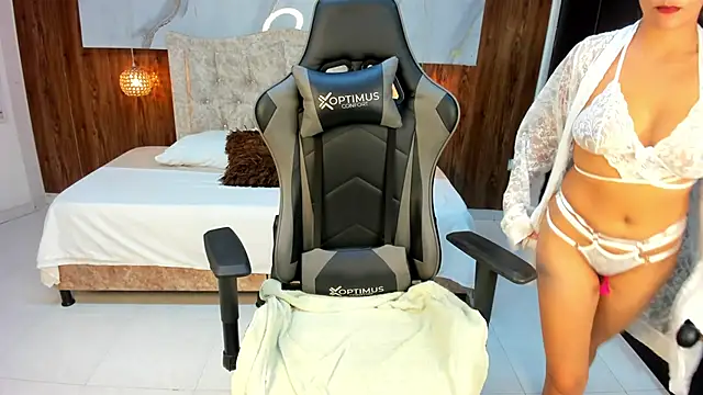 Holly 22 online show from 02/27/25, 12:02