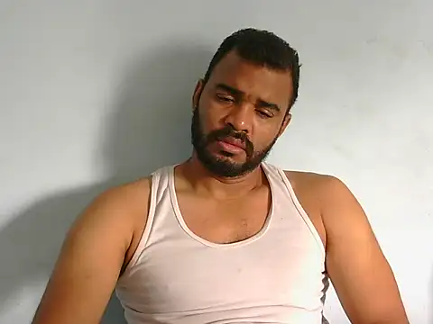 Snapshot of YOX22 chatting on 10/01/25, 01:39 YOX22 online show from 10/01/25, 01:39