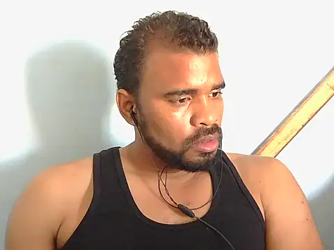 Snapshot of YOX22 chatting on 10/25/25, 09:31 YOX22 online show from 10/25/25, 09:31