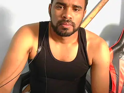 Snapshot of YOX22 chatting on 10/28/25, 01:47 YOX22 online show from 10/28/25, 01:47