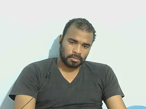 Snapshot of YOX22 chatting on 11/16/25, 04:51 YOX22 online show from 11/16/25, 04:51