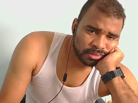 Snapshot of YOX22 chatting on 11/24/25, 01:33 YOX22 online show from 11/24/25, 01:33