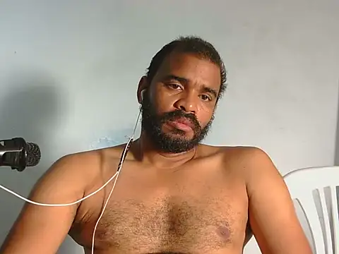 Snapshot of YOX22 chatting on 02/12/26, 02:12 YOX22 online show from 02/12/26, 02:12