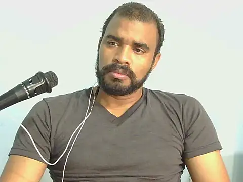 Snapshot of YOX22 chatting on 02/13/26, 01:40 YOX22 online show from 02/13/26, 01:40