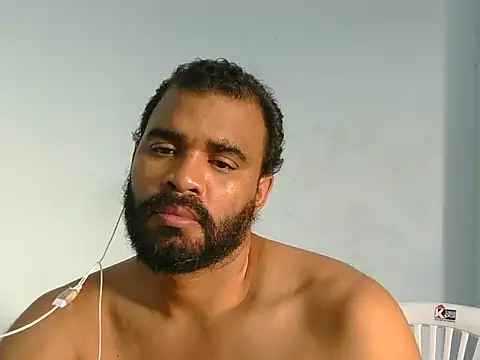 Snapshot of YOX22 chatting on 05/05/26, 01:41 YOX22 online show from 05/05/26, 01:41