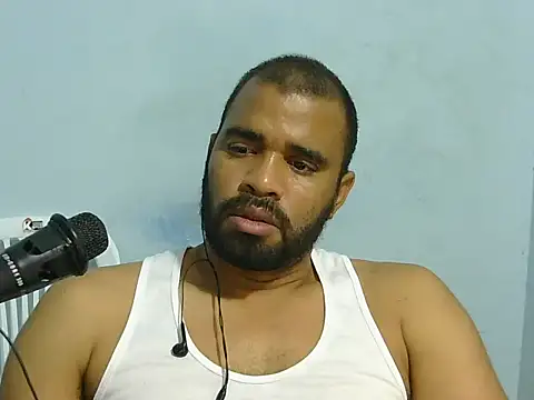 Snapshot of YOX22 chatting on 06/13/26, 12:41 YOX22 online show from 06/13/26, 12:41