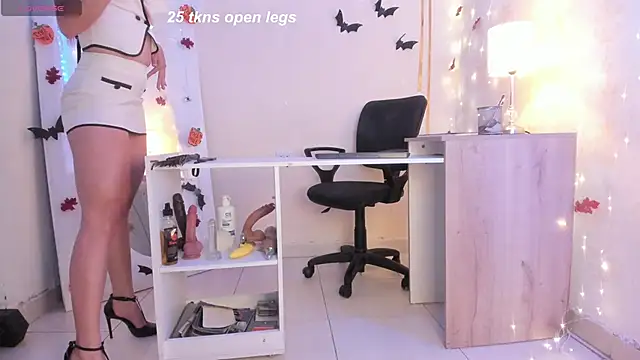 Emylyjonhs online show from 10/18/25, 07:58