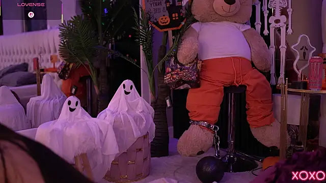 SashaFerrera online show from 10/31/25, 07:48