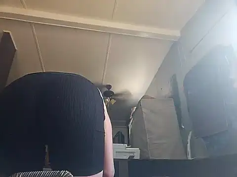 Snapshot of ShysluutGia chatting on 02/08/25, 07:05 ShysluutGia online show from 02/08/25, 07:05