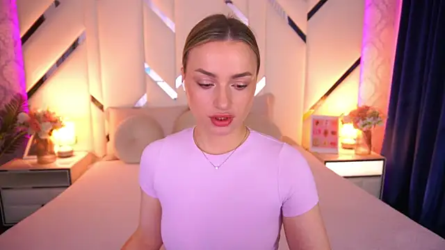LindsieGreyy online show from 05/17/26, 06:00