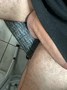 Snapshot of obranquinho21cm chatting on 10/27/25, 11:36 obranquinho21cm online show from 10/27/25, 11:36