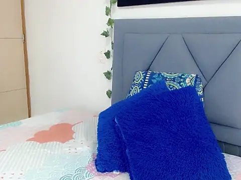 dominic 00 online show from 10/02/25, 08:49