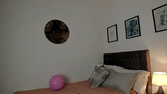 Dhalila  online show from 01/19/26, 12:36