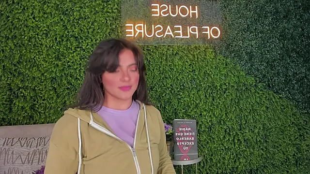 Snapshot of emmiily_z chatting on 02/11/25, 08:10 emmiily z online show from 02/11/25, 08:10