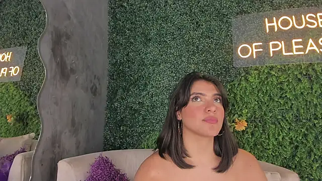 Snapshot of emmiily_z chatting on 02/22/25, 12:05 emmiily z online show from 02/22/25, 12:05