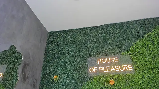 Snapshot of emmiily_z chatting on 02/22/25, 11:24 emmiily z online show from 02/22/25, 11:24