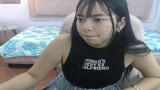 Snapshot of honnielane chatting on 02/13/25, 12:43 honnielane online show from 02/13/25, 12:43