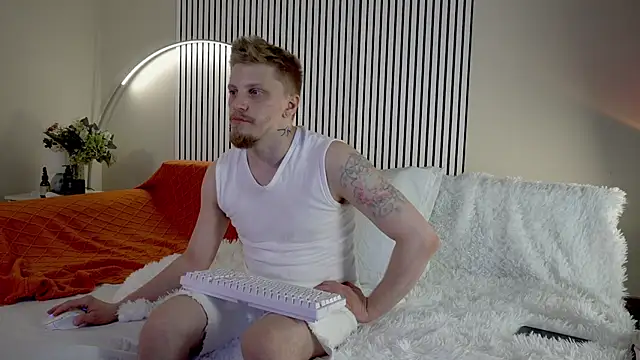 Saint Vicious online show from 10/01/25, 08:15