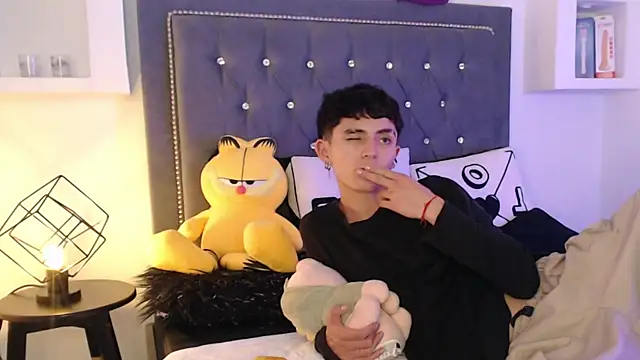 MaikyCooper online show from 03/19/25, 07:29