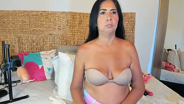 Snapshot of Jackiehmilf52 chatting on 06/05/26, 01:17 Jackiehmilf52 online show from 06/05/26, 01:17