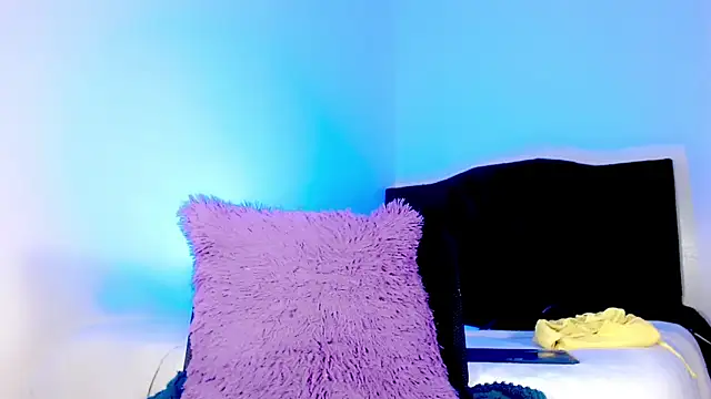 Snapshot of emelly_horny_ chatting on 11/29/25, 06:44 emelly horny online show from 11/29/25, 06:44