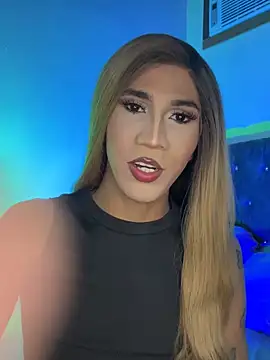 Snapshot of emelly_horny_ chatting on 12/15/25, 07:51 emelly horny online show from 12/15/25, 07:51