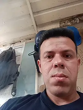Snapshot of jhon_1988_24 chatting on 05/17/26, 02:46 jhon 1988 24 online show from 05/17/26, 02:46