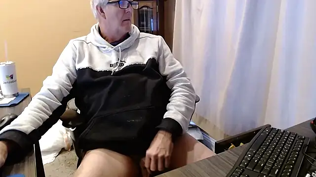 Snapshot of olderandwiser2 chatting on 02/13/25, 10:11 olderandwiser2 online show from 02/13/25, 10:11