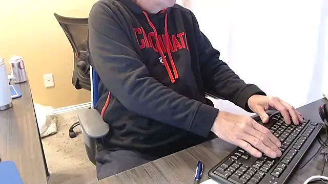 Snapshot of olderandwiser2 chatting on 03/05/25, 10:43 olderandwiser2 online show from 03/05/25, 10:43