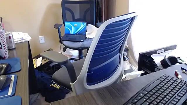 Snapshot of olderandwiser2 chatting on 09/18/25, 06:32 olderandwiser2 online show from 09/18/25, 06:32