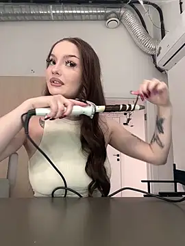 Snapshot of AlexaBright chatting on 10/29/25, 06:09 AlexaBright online show from 10/29/25, 06:09