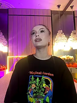 Snapshot of AlexaBright chatting on 11/04/25, 07:13 AlexaBright online show from 11/04/25, 07:13