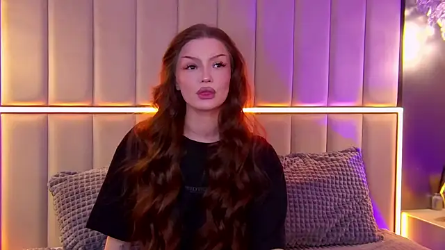 Snapshot of AlexaBright chatting on 11/17/25, 07:41 AlexaBright online show from 11/17/25, 07:41