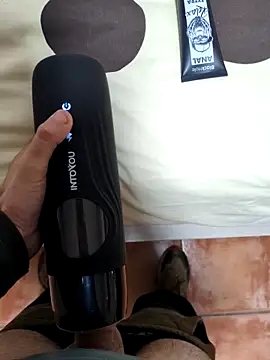 Snapshot of mikeee6538 chatting on 11/19/25, 04:51 mikeee6538 online show from 11/19/25, 04:51