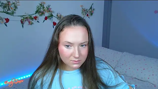 Snapshot of EmilyxxGraces chatting on 04/23/26, 08:55 EmilyxxGraces online show from 04/23/26, 08:55