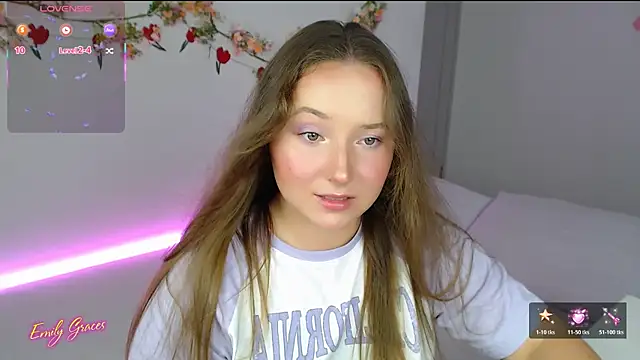 Snapshot of EmilyxxGraces chatting on 07/13/26, 11:51 EmilyxxGraces online show from 07/13/26, 11:51