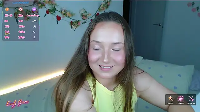 Snapshot of EmilyxxGraces chatting on 07/28/26, 08:52 EmilyxxGraces online show from 07/28/26, 08:52