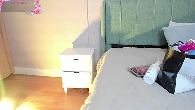 elizabeth 20 online show from 11/04/25, 07:02