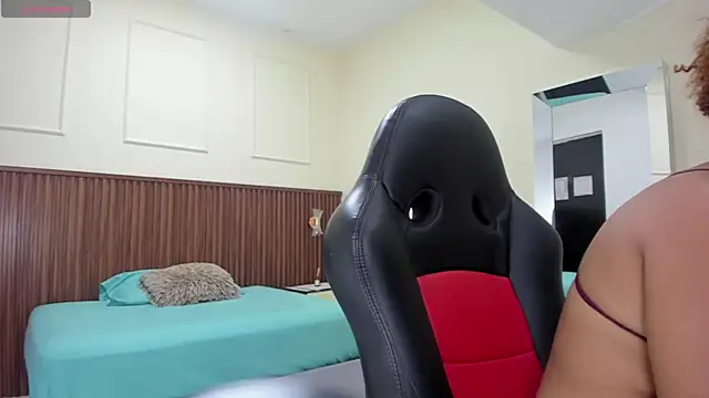 MELINAMARTINS online show from 10/04/25, 07:12