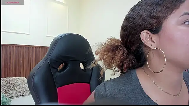 MELINAMARTINS online show from 10/17/25, 07:27