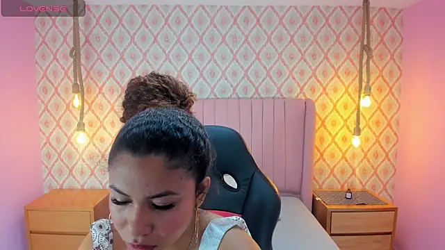 MELINAMARTINS online show from 10/31/25, 07:37