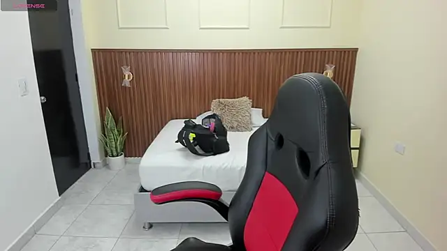 MELINAMARTINS online show from 11/25/25, 07:03