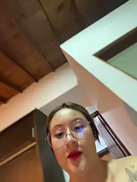 ValentinaOrtiz3 online show from 02/19/25, 04:12