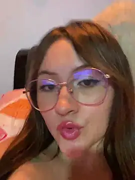 ValentinaOrtiz3 online show from 03/05/25, 04:56