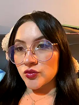 ValentinaOrtiz3 online show from 09/18/25, 02:13