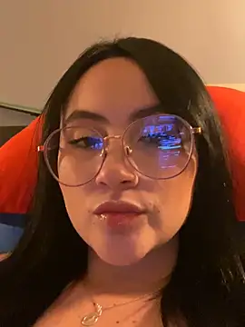 ValentinaOrtiz3 online show from 10/24/25, 01:24