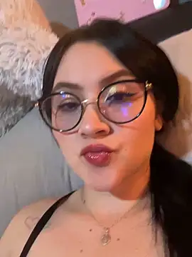 ValentinaOrtiz3 online show from 03/04/26, 01:44