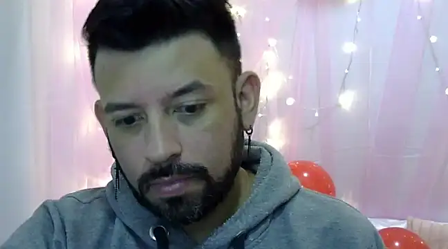 Snapshot of tonyglams chatting on 02/25/25, 11:55 tonyglams online show from 02/25/25, 11:55